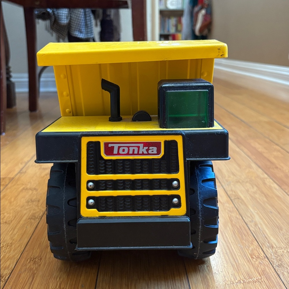 Large Metal Tonka Truck - Picture 4 of 9